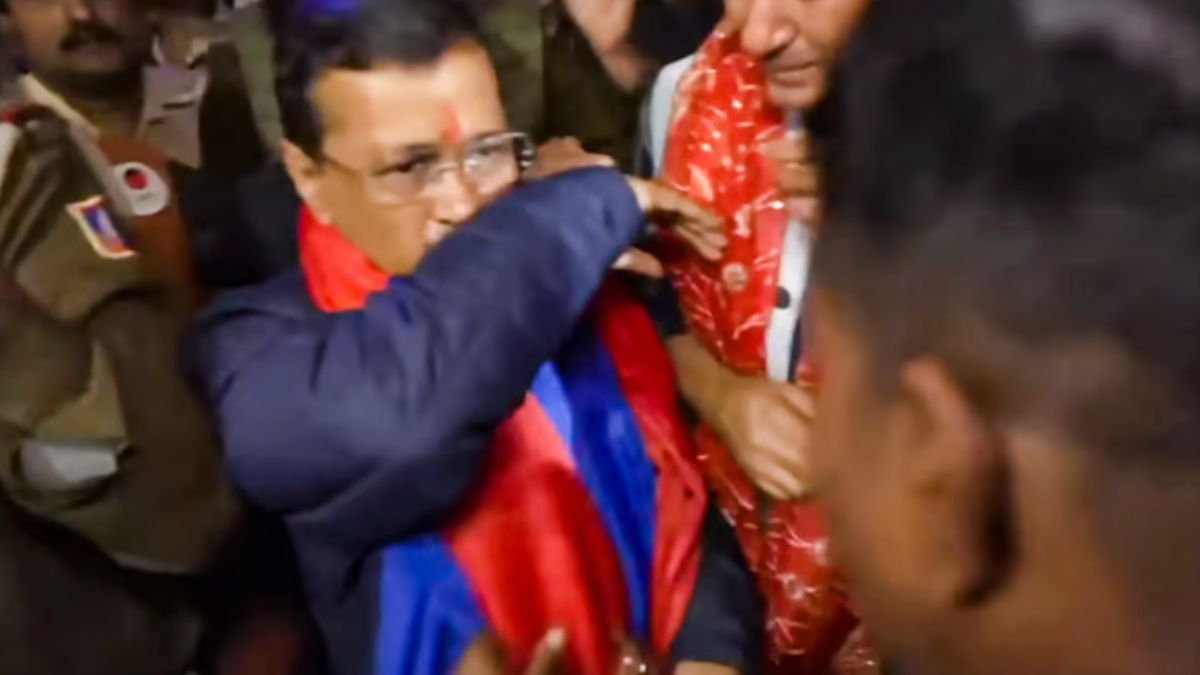 Man detained for splashing liquid on Arvind Kejriwal during Padyatra in South Delhi Man detained for splashing liquid on Arvind Kejriwal during Padyatra in South Delhi