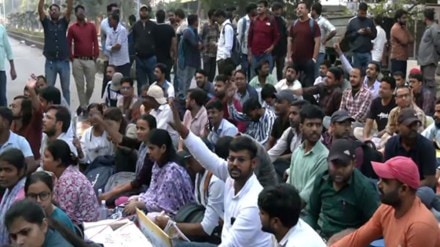 Prayagraj: Protests Intensify on day three as UPPSC candidates demand single-shift exams