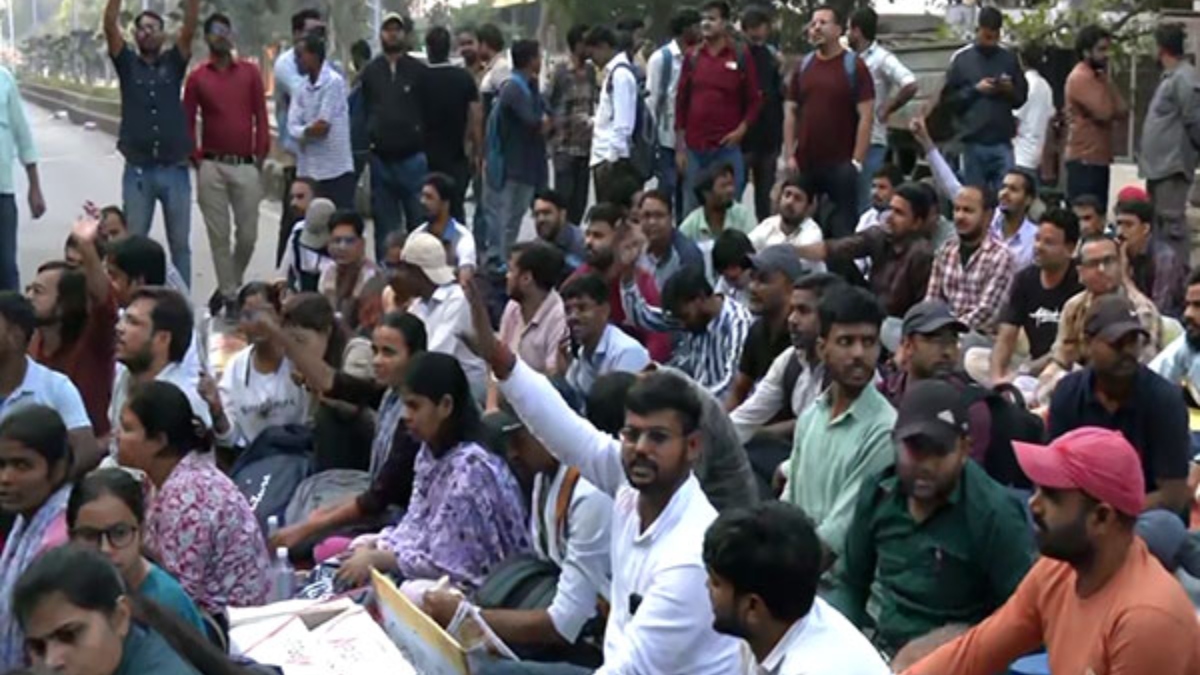 Prayagraj: Protests Intensify on day three as UPPSC candidates demand single-shift exams Prayagraj: Protests Intensify on day three as UPPSC candidates demand single-shift exams