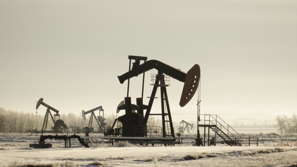 Oil prices held steady on Wednesday as markets evaluated a ceasefire deal between Israel and Hezbollah. (Image Source: Freepik) Oil prices held steady on Wednesday as markets evaluated a ceasefire deal between Israel and Hezbollah. (Image Source: Freepik)