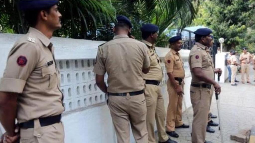 Mumbai traffic police helpline threat, Lawrence Bishnoi gang threat, Salman Khan Rs 5 crore demand, Mumbai police WhatsApp threats