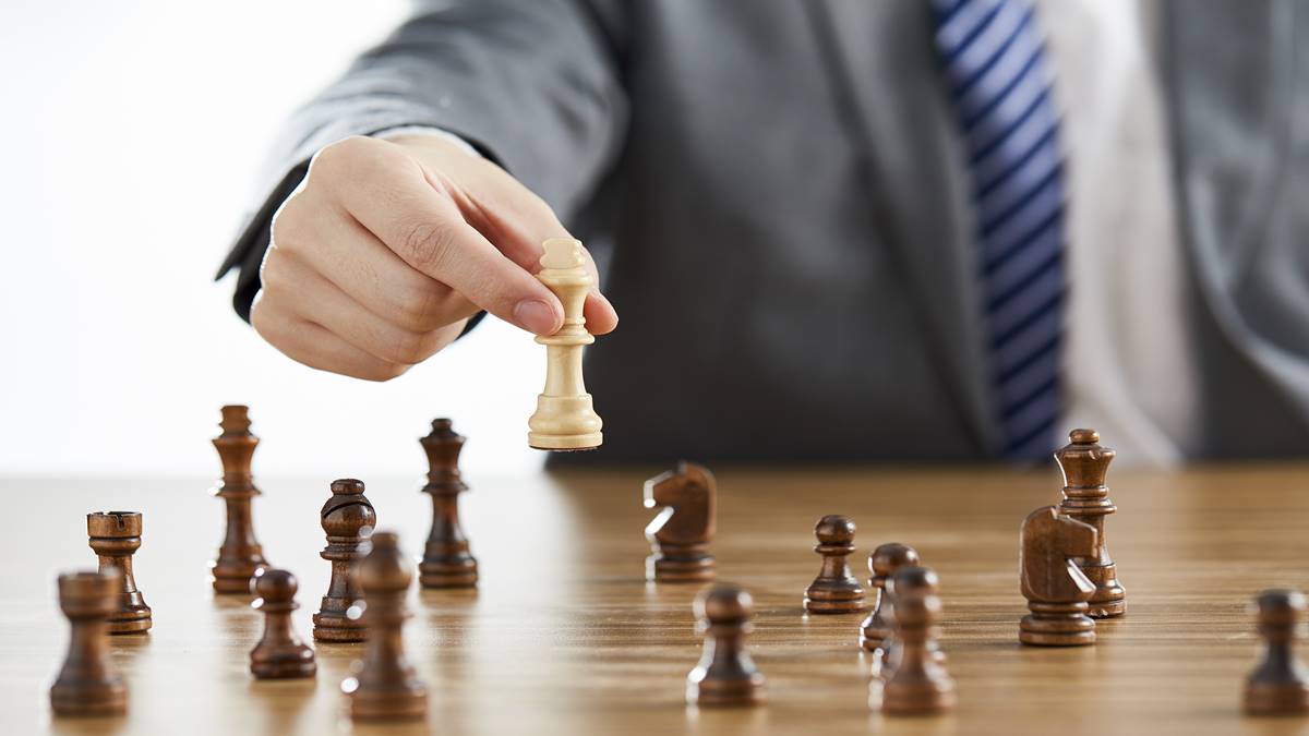 leadership lessons, how to become a leader, leader guide, leader news