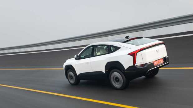 The XEV 9e gets two battery pack options with a claimed range of 533km.