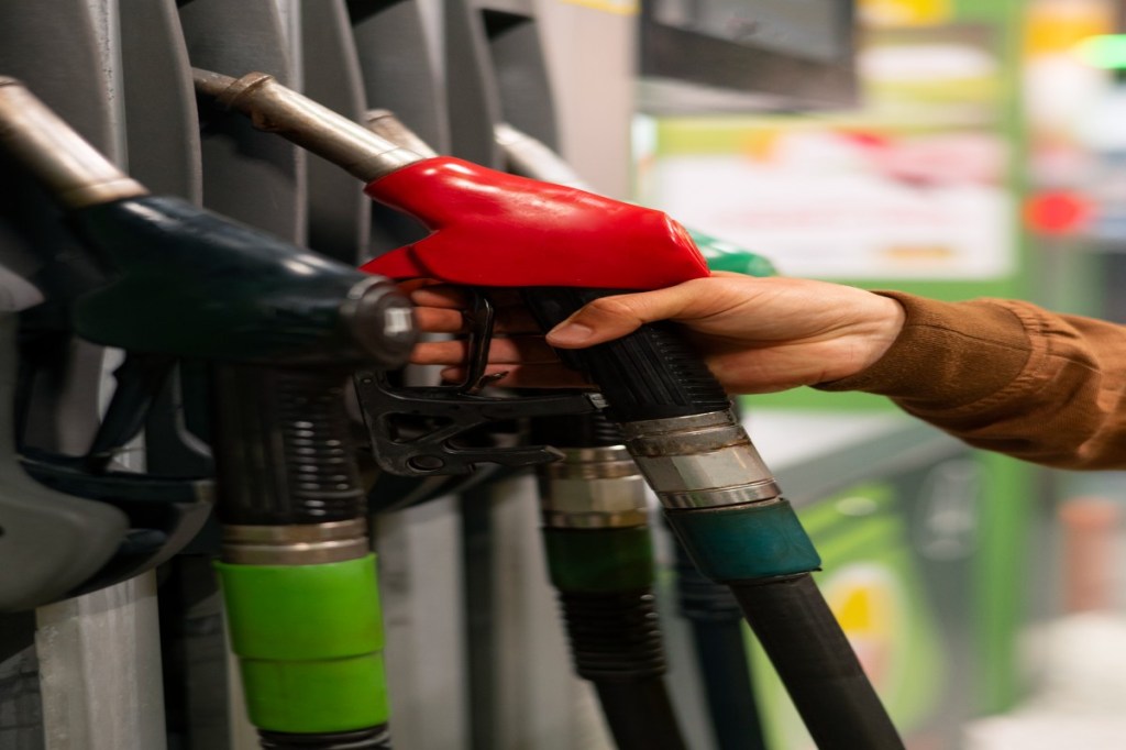 Petrol, Diesel Price Today 21 November 2024. Check petrol prices in Chennai, Gurgaon, Lucknow and Nashik. (Image Source: Freepik)