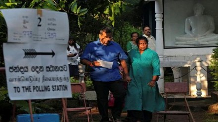 People leave a polling station after voting on the day of the parliamentary election, in Colombo, Sri Lanka, November 14, 2024. REUTERS/ People leave a polling station after voting on the day of the parliamentary election, in Colombo, Sri Lanka, November 14, 2024. REUTERS/
