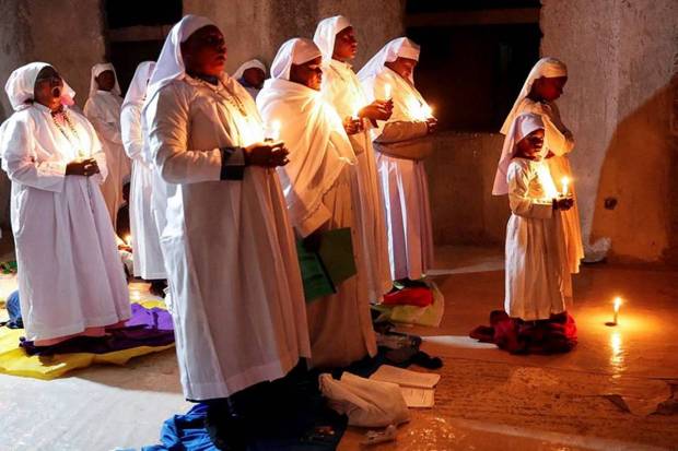 Christian faithful of the Legio Maria African Mission church hold candles as they attend the Christmas Eve vigil mass at their church in the Fort Jesus area of Nairobi, Kenya, December 25, 200024. (Photo source: Reuters)