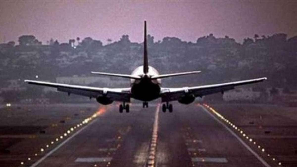 Delhi Weather: Over 160 flights delayed as IGI Airport, airlines issue travel advisory amid fog and rain