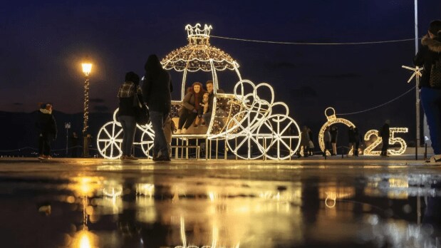 Nafplio: Visitors admire the festive decorations marking Christmas and New Year in Nafplio, Greece. (REUTERS)