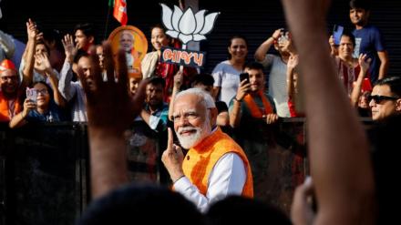coomi kapoor, financial express, pm modi, congress, opinion