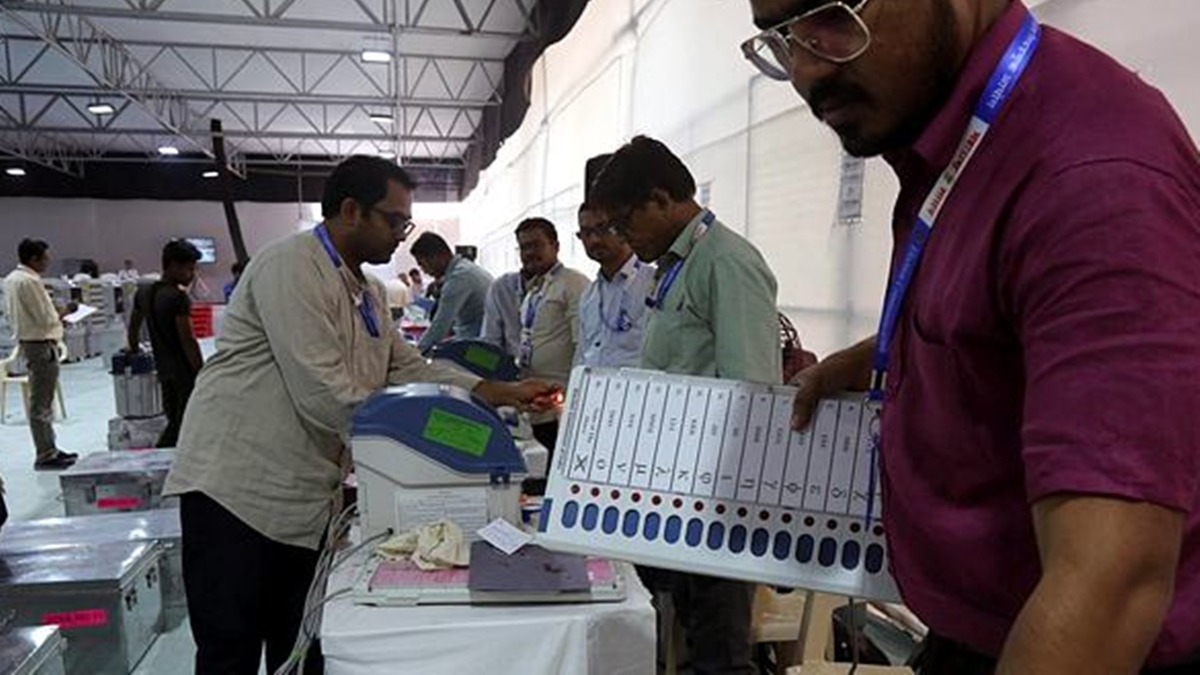 Polling officials for the upcoming Vidhan Sabha election engage in the sealing process and training session with A Electronic Voting Machine (EVM) in preparation for the ahead Vidhan Shabha Elections 2024 on Novembar 20, 2024 in Mumbai. Express Photo/File. Polling officials for the upcoming Vidhan Sabha election engage in the sealing process and training session with A Electronic Voting Machine (EVM) in preparation for the ahead Vidhan Shabha Elections 2024 on Novembar 20, 2024 in Mumbai. Express Photo/File.
