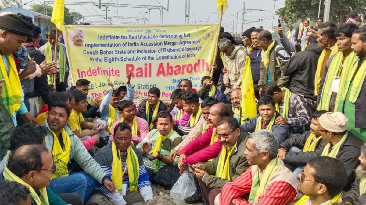 rail blockade in west bengal, west bengal trains delay, indian railways, railways