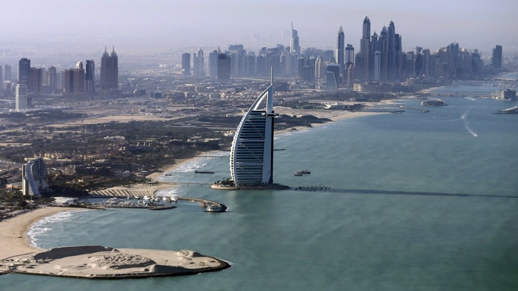 live and work in United Arab Emirates, UAE Golden Visa, Eligibility rules, investors, international students, graduates