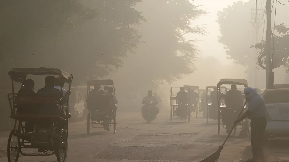 Smog envelops a street Smog envelops a street