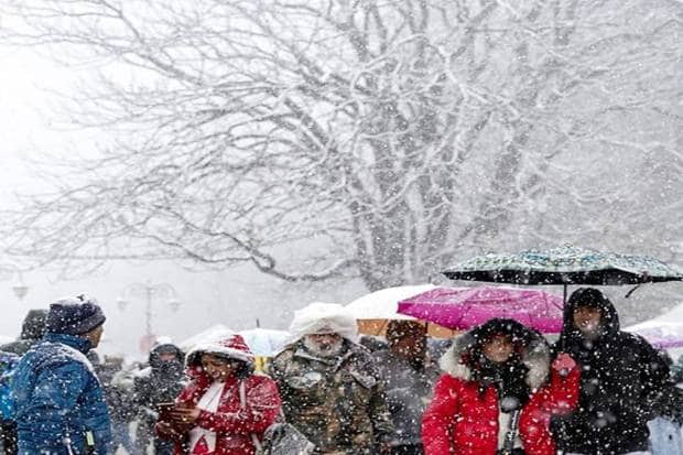 Shimla is currently witnessing an influx of tourists because of the region's fresh snowfall that has enveloped the area on Tuesday.(Photo source: PTI)