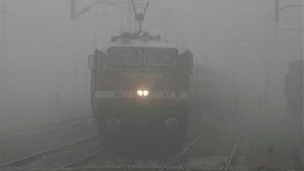 late trains in delhi, indian railways, railway update, fog in delhi, delhi winter, weather in delhi, train late due to fog late trains in delhi, indian railways, railway update, fog in delhi, delhi winter, weather in delhi, train late due to fog