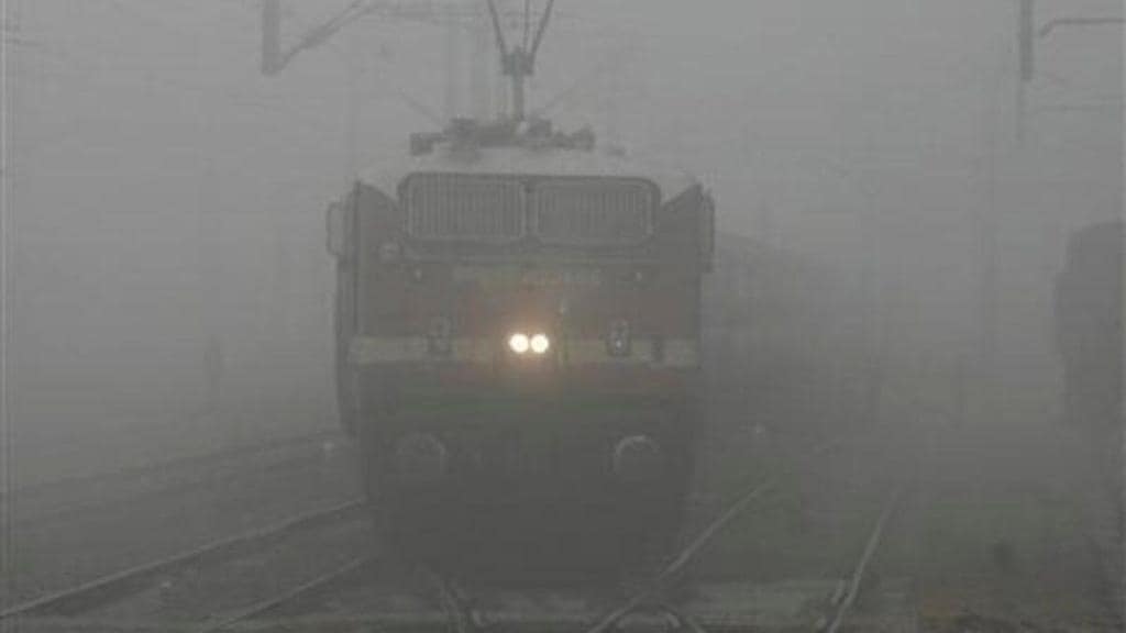 late trains in delhi, indian railways, railway update, fog in delhi, delhi winter, weather in delhi, train late due to fog late trains in delhi, indian railways, railway update, fog in delhi, delhi winter, weather in delhi, train late due to fog