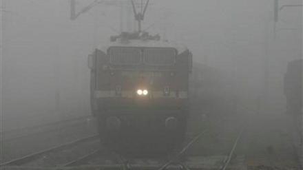 late trains in delhi, indian railways, railway update, fog in delhi, delhi winter, weather in delhi, train late due to fog late trains in delhi, indian railways, railway update, fog in delhi, delhi winter, weather in delhi, train late due to fog