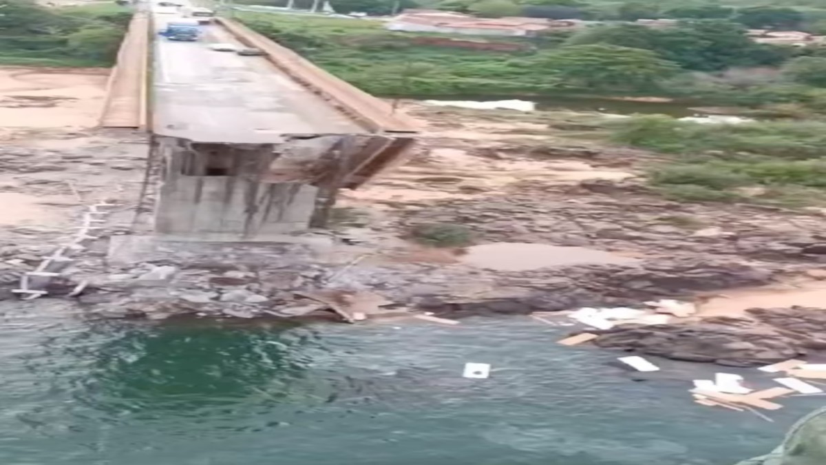 Bridge collapse in Brazil’s Tocantins river kills one and spills Sulfuric acid.(Image Source: Reuters)