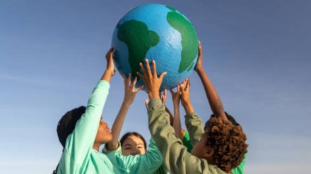 One world, one classroom: Towards a Global Knowledge Commons