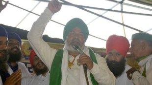 Rakesh Tikait detained by Aligarh Police while heading to farmer protest in Greater Noida