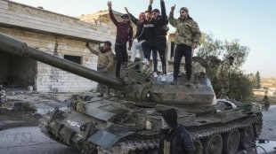 Russia, Iran evacuate nationals, India issues travel advisory as rebel forces advance in Syria