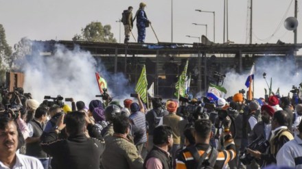 Farmers restart 'Delhi Chalo' march, demand MSP action, cops step up security at Shambu border Farmers restart 'Delhi Chalo' march, demand MSP action, cops step up security at Shambu border