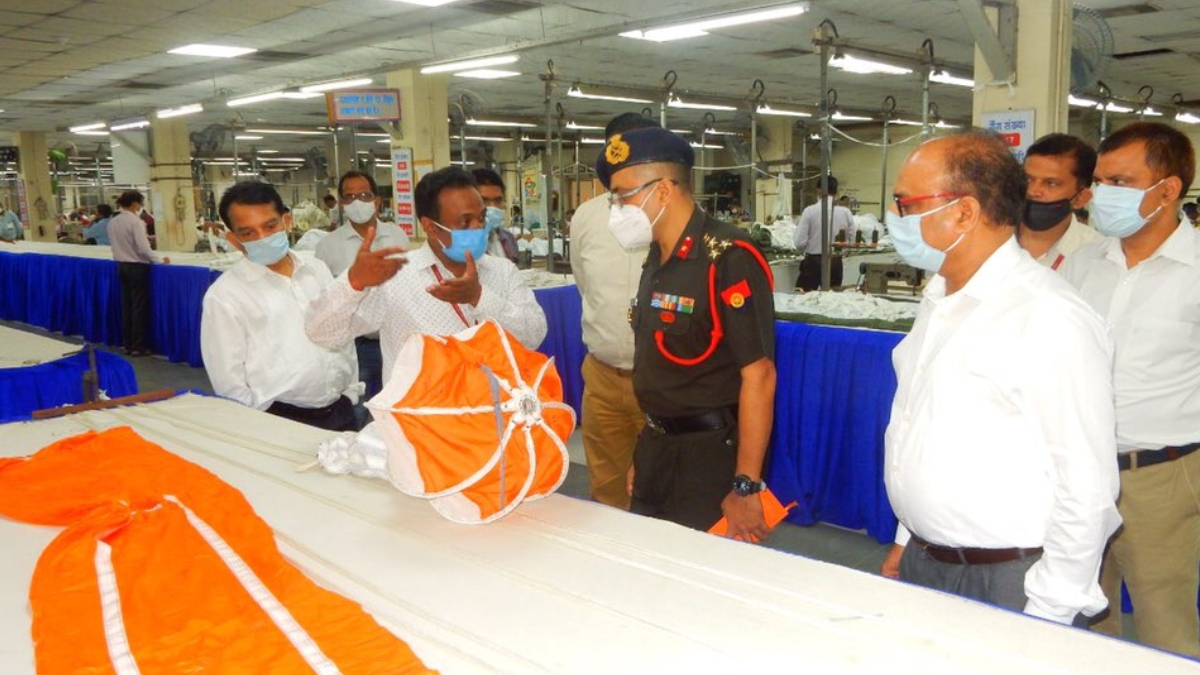 India Achieves Self-Reliance in Parachute Manufacturing for Tejas Aircraft Pilots India Achieves Self-Reliance in Parachute Manufacturing for Tejas Aircraft Pilots