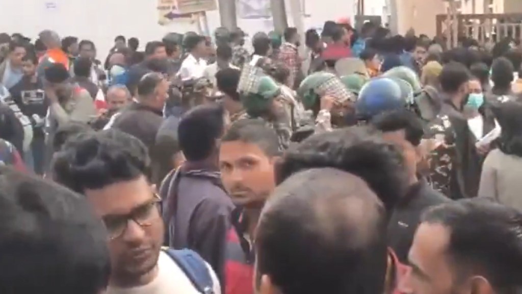 Bihar: Chaos erupts at BPSC exam centre in Patna over alleged paper leak, Commission denies claims