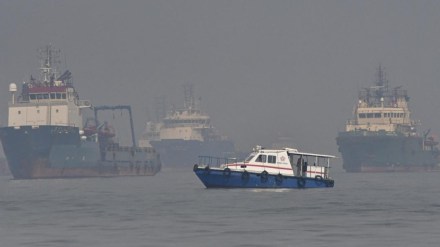 Death toll rises to 14 in Mumbai naval boat and ferry collision, search continues for missing child Death toll rises to 14 in Mumbai naval boat and ferry collision, search continues for missing child