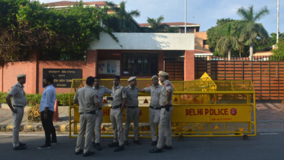 New Year's Eve: Delhi police tightens security ahead of celebrations, deploys 10,000 personnel New Year's Eve: Delhi police tightens security ahead of celebrations, deploys 10,000 personnel
