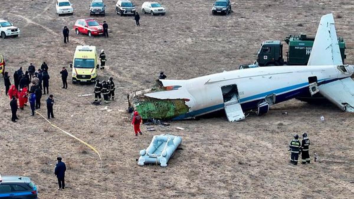 The plane reportedly crashed three kilometers (1.8 miles) from Aktau airport while attempting an emergency landing.