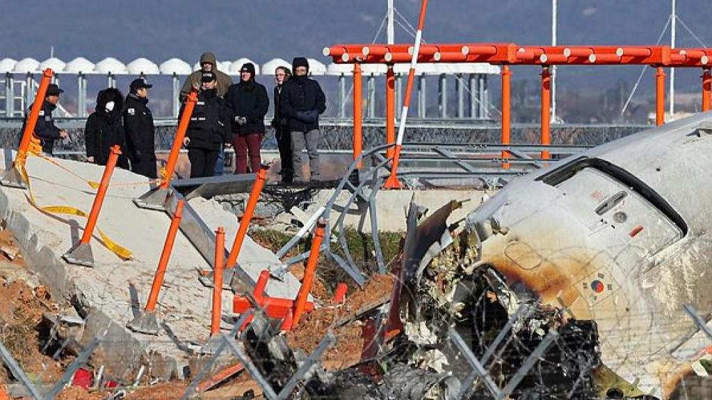 South Korean plane crash: US, Boeing investigators probe deadly crash site