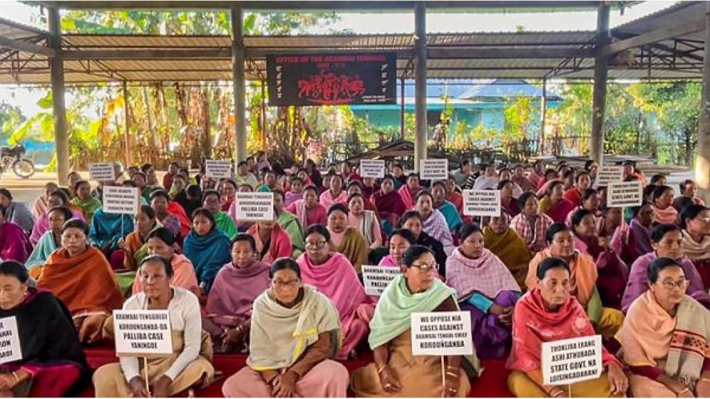Manipur: Govt extends internet suspension till December 5, public transport resumes under tight security Manipur: Govt extends internet suspension till December 5, public transport resumes under tight security