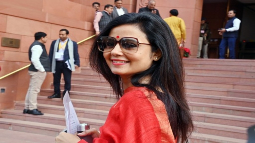 West Bengal: TMC MLAs accuse Mahua Moitra of promoting factionalism, submit complaint to CM Mamata Banerjee West Bengal: TMC MLAs accuse Mahua Moitra of promoting factionalism, submit complaint to CM Mamata Banerjee