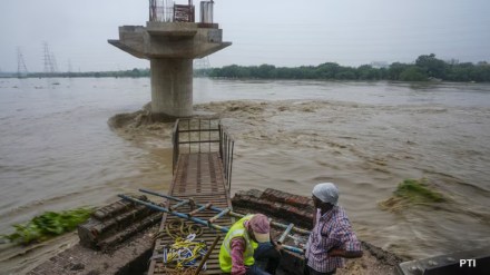 Yamuna congestion impaired 2023 Delhi floods forecast: Centre to NGT.(Image Source: PTI) Yamuna congestion impaired 2023 Delhi floods forecast: Centre to NGT.(Image Source: PTI)
