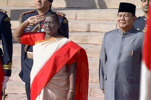 President Droupadi Murmu and chief guest President of Indonesia Prabowo Subianto at the Rashtrapati Bhavan before leaving for the 76th Republic Day parade at Kartavya Path. (Image: @narendramodi via PTI Photo)