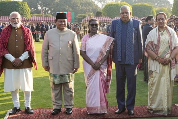 On Sunday, January 26, 2025, Prime Minister Narendra Modi was greeted by chess player Tania Sachdev during the 'At-Home' reception at the Rashtrapati Bhavan in New Delhi, marking the 76th Republic Day. (Image Source: PTI)