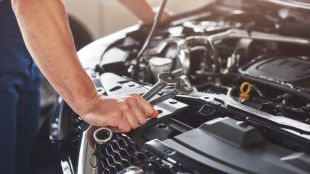 Two Auto Stocks to Keep an Eye on Before the RBI Policy Announcement. (Image Source: Freepik)