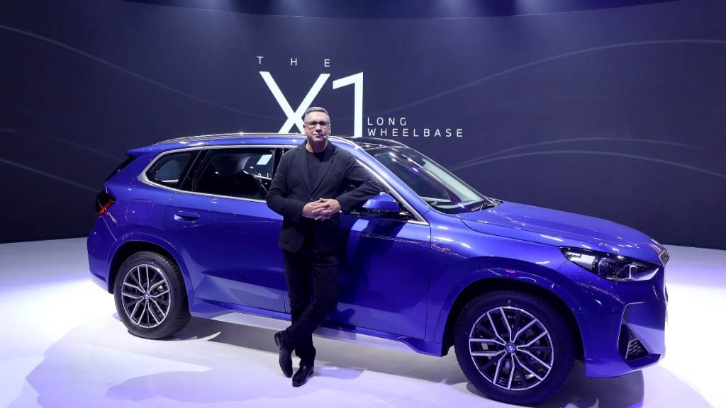 BMW iX1 LWB