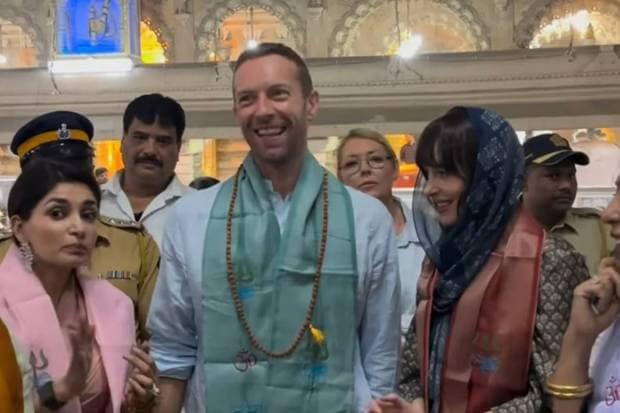 Chris Martin and actress Dakota Johnson during their visit to Shri Babulnath Temple. (Photo source: Instagram)