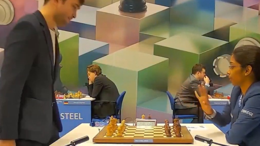 Nodirbek Yakubboev refuses to shake hands with R Vaishali