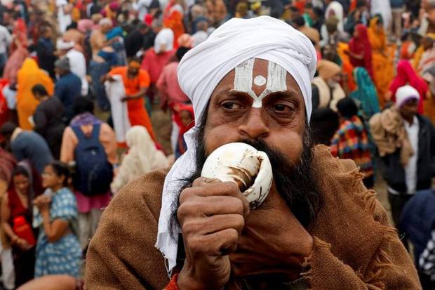 A Sadhu or a Hindu holy man prays on the day devotees take a holy dip at Sangam in Prayagraj. (Photo source: Reuters)