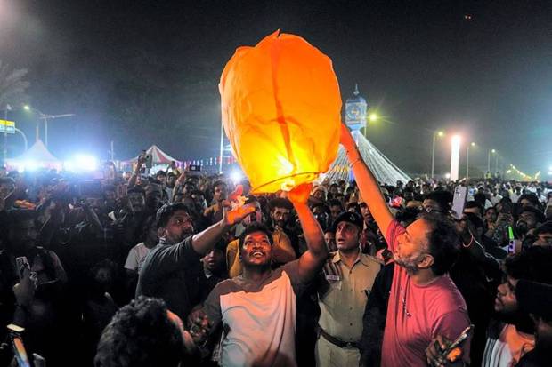 People release a lantern while celebrating the New Year 2025, at Marina Beach in Chennai, Wednesday, Jan. 1, 2025. (Photo source: PTI)