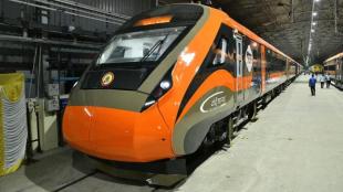 Jammu to Srinagar Vande Bharat, First Orange Grey Vande Bharat, Indian railways, Jammu to Srinagar Vande Bharat Launch Date, Jammu to Srinagar Vande Bharat Time, Jammu to Srinagar Vande Bharat Route, Jammu to Srinagar Vande Bharat Tickets Price