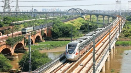 Infrastructure in focus in Delhi Elections 2025: From RRTS to Delhi Metro – PM Modi unveils big-ticket projects, CM Atishi hails city as ‘transport model’ Infrastructure in focus in Delhi Elections 2025: From RRTS to Delhi Metro – PM Modi unveils big-ticket projects, CM Atishi hails city as ‘transport model’