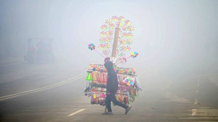 A vendor during a foggy morning, near Sangam in Prayagraj, Thursday, Jan. 2, 2025. (Photo source: PTI) A vendor during a foggy morning, near Sangam in Prayagraj, Thursday, Jan. 2, 2025. (Photo source: PTI)
