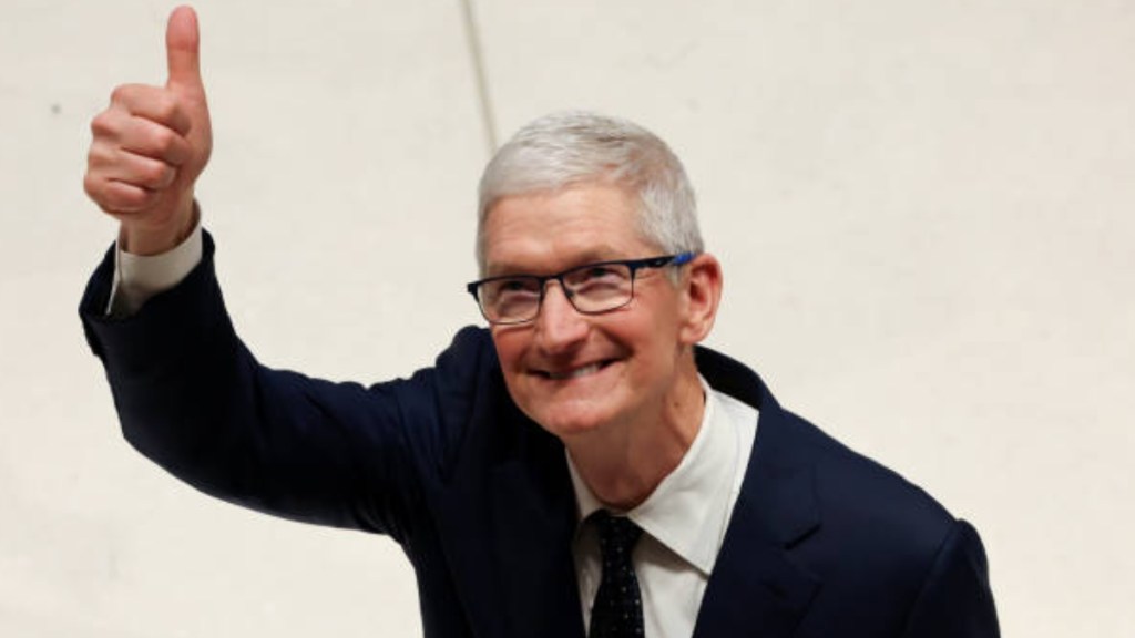 Amidst layoffs Apple CEO Tim Cook salaries goes up 18%