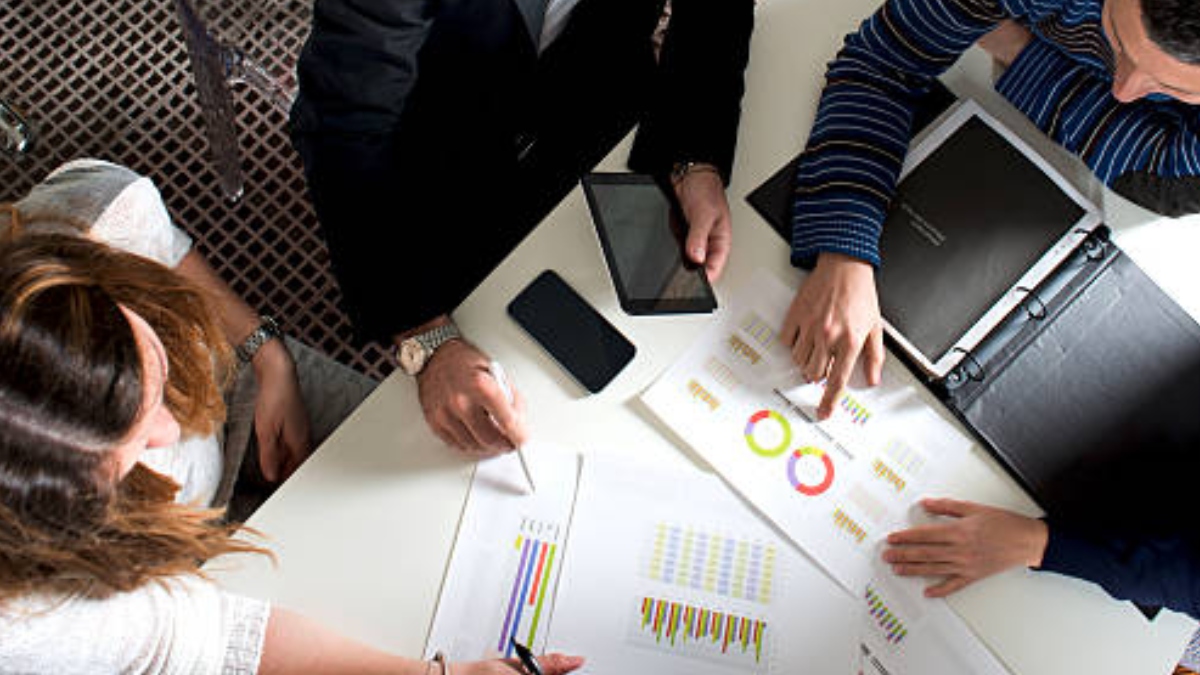 Delhi based startup Enlog eyes 4x growth in FY25, driving energy ...