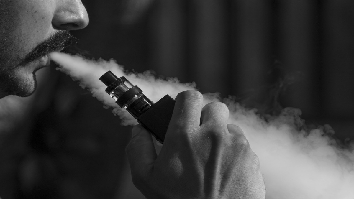 ripe vape Vaping vs. smoking: Long-term effects, benefits, and risks main image 0