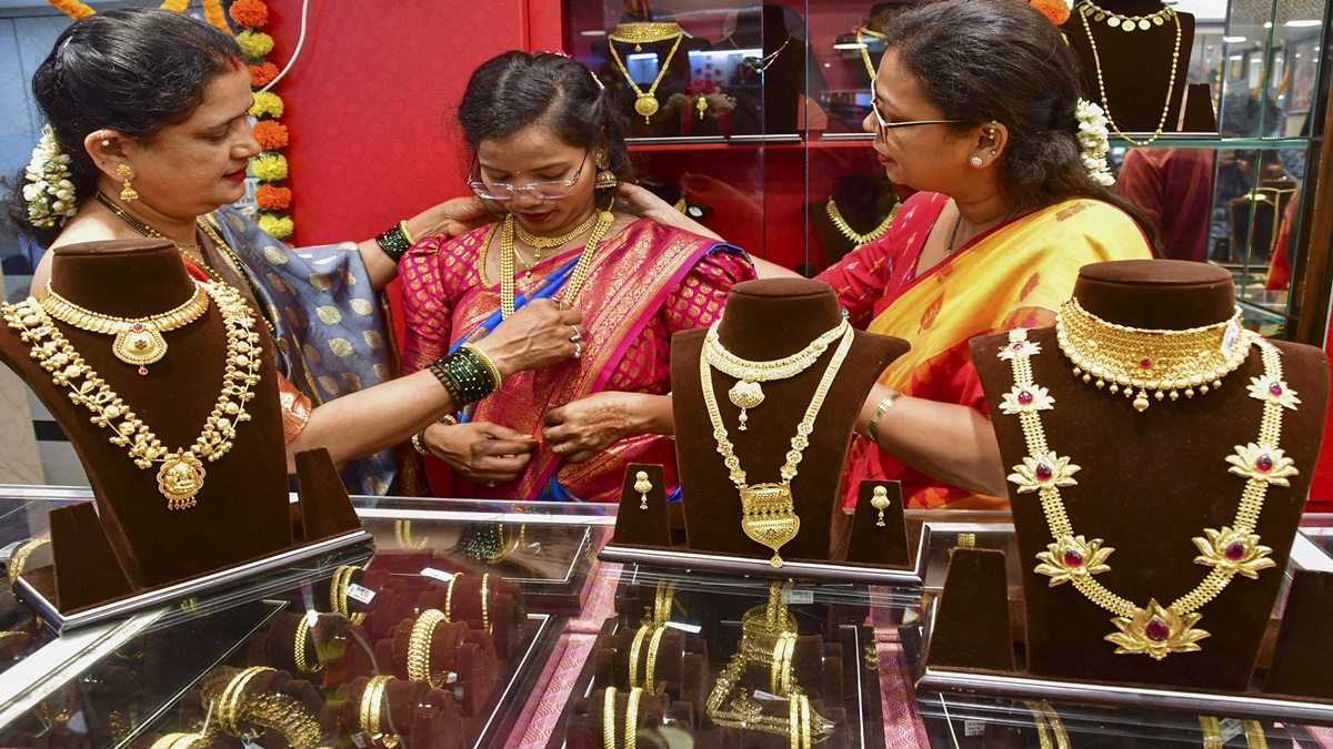 ‘Baseless and defamatory’: Motilal Oswal refutes bribery allegations surrounding Kalyan Jewellers investment after stock crash ‘Baseless and defamatory’: Motilal Oswal refutes bribery allegations surrounding Kalyan Jewellers investment after stock crash